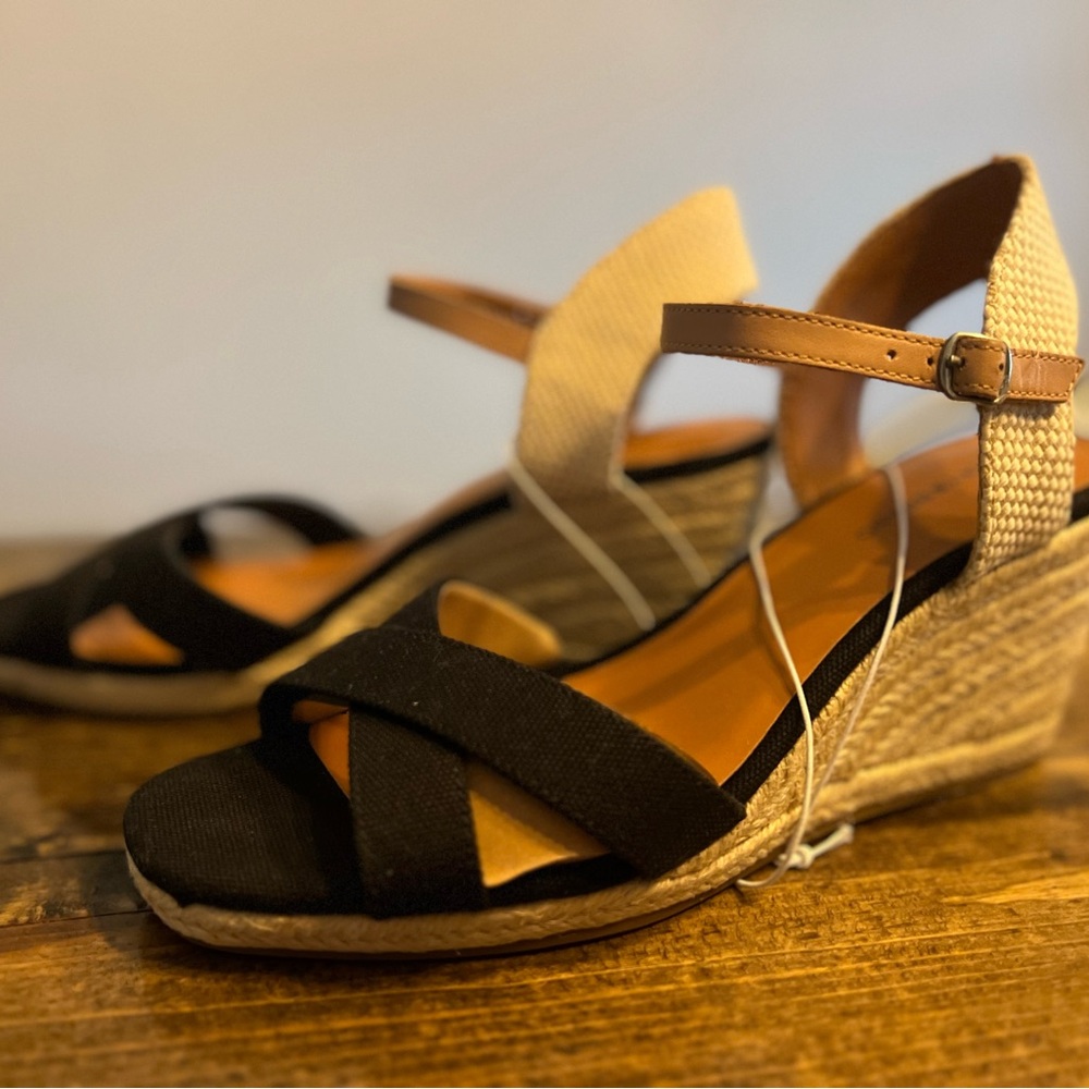 Lucky Brand Chic Black and Tan Wedge Sandals